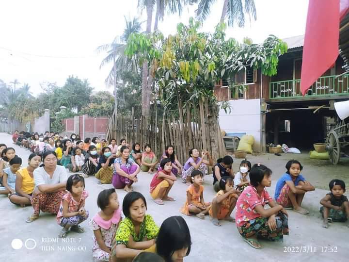 cherryty_nctzen's tweet photo. Demonstrators from the Never Cold-blooded Shwe Nwe Blood Strike &amp; the multi-village strike in Yinmarbin District joined forces to continue the 321st protest against the military junta. #VillagesBurntDownByJunta #2022Mar11Coup #WhatsHappeningInMyanmar https://t.co/kAv3FsNzcG