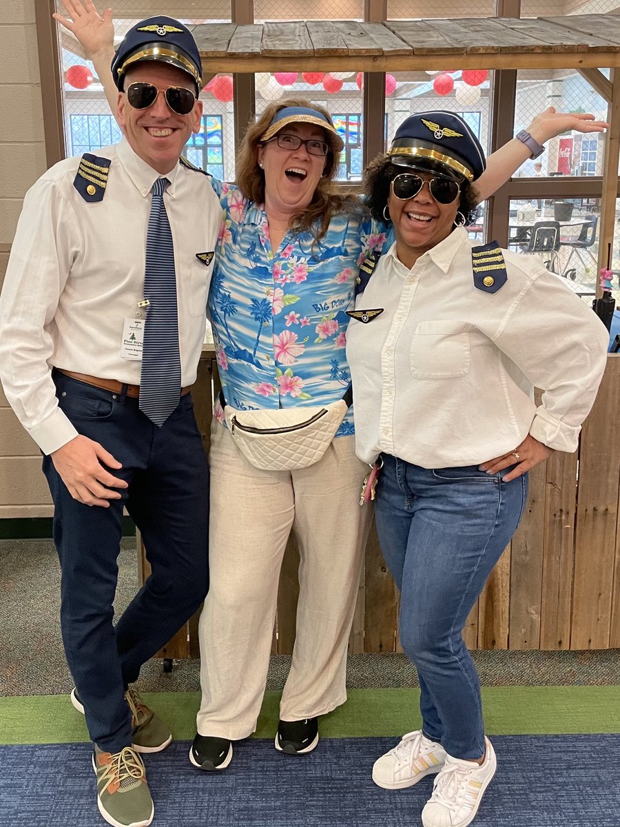 Celebrating “International Day” with our 3rd grade friends!  Thank you for flying Fine Pine Airlines!
#ForeverPine 🌲💚🌲 <a href="/PSS_D7/">Pine Street School</a> @SchoolDistrict7 <a href="/DenReg71/">Dennis Regnier</a>