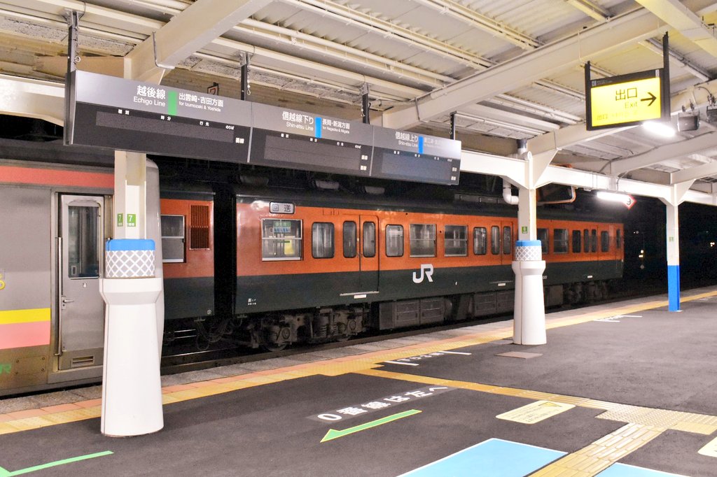 unohaman's tweet photo. 2022.03.11
ダイヤ改正前日の柏崎駅
改札口には、いつも見慣れていた、越後線156M~翌125Mになるため夜間停泊する115系たちの姿は無く、改めて彼らが引退したことを証明するかのように、静かなひとときが流れていました。
#ダイヤ改正
#越後線
#115系
#柏崎駅
#156M
#125M https://t.co/EhgmEk14rQ