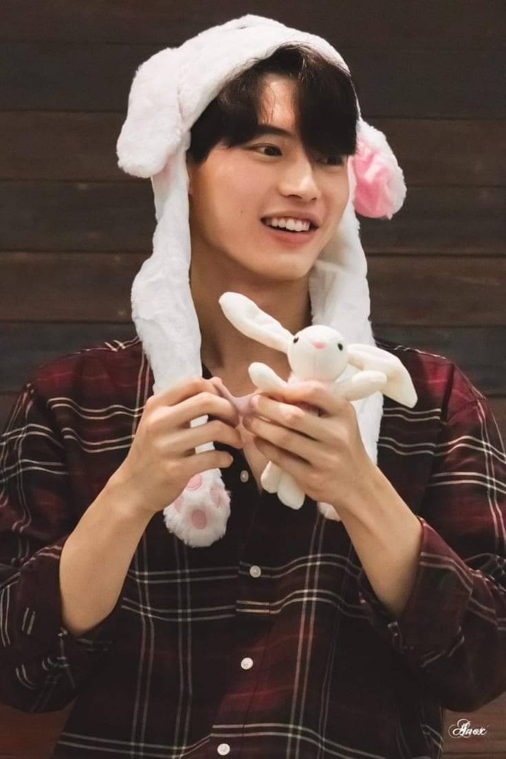 hnbmeBWOGVK's tweet photo. #BrightWinFREECONTENT #BeFairToWinMetawin #ไบรท์วิน đòi lại công bằng cho Win hiền lành đáng yêu của chúng ta nào. GMM hãy nghe chúng tôi nói và đi đòi lại 
Công bằng cho win đi chúng tôi thương anh nhiều lắm cậu bé trong lòng chúng tôi. https://t.co/XNONEeK3gI