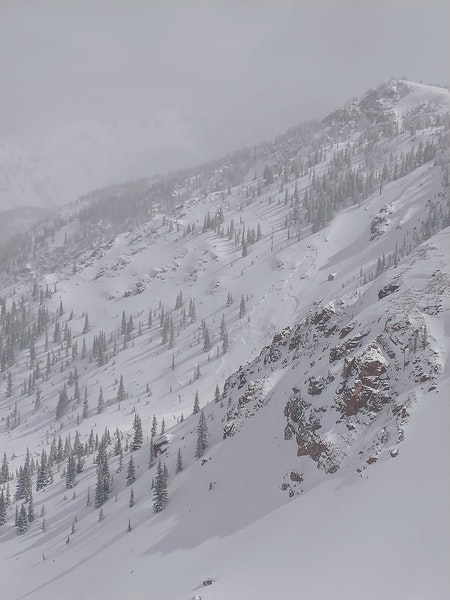 COAvalancheInfo's tweet photo. #CAICFrontRange CON (3of5) You can trigger an avalanche on north through east to southeast facing slopes where winds have drifted snow. Avoid rounded pillows of snow. You can find safer travel on lower angle slopes and those sheltered from the wind. https://t.co/mHFwzEYUYZ https://t.co/5jmftZeDjK
