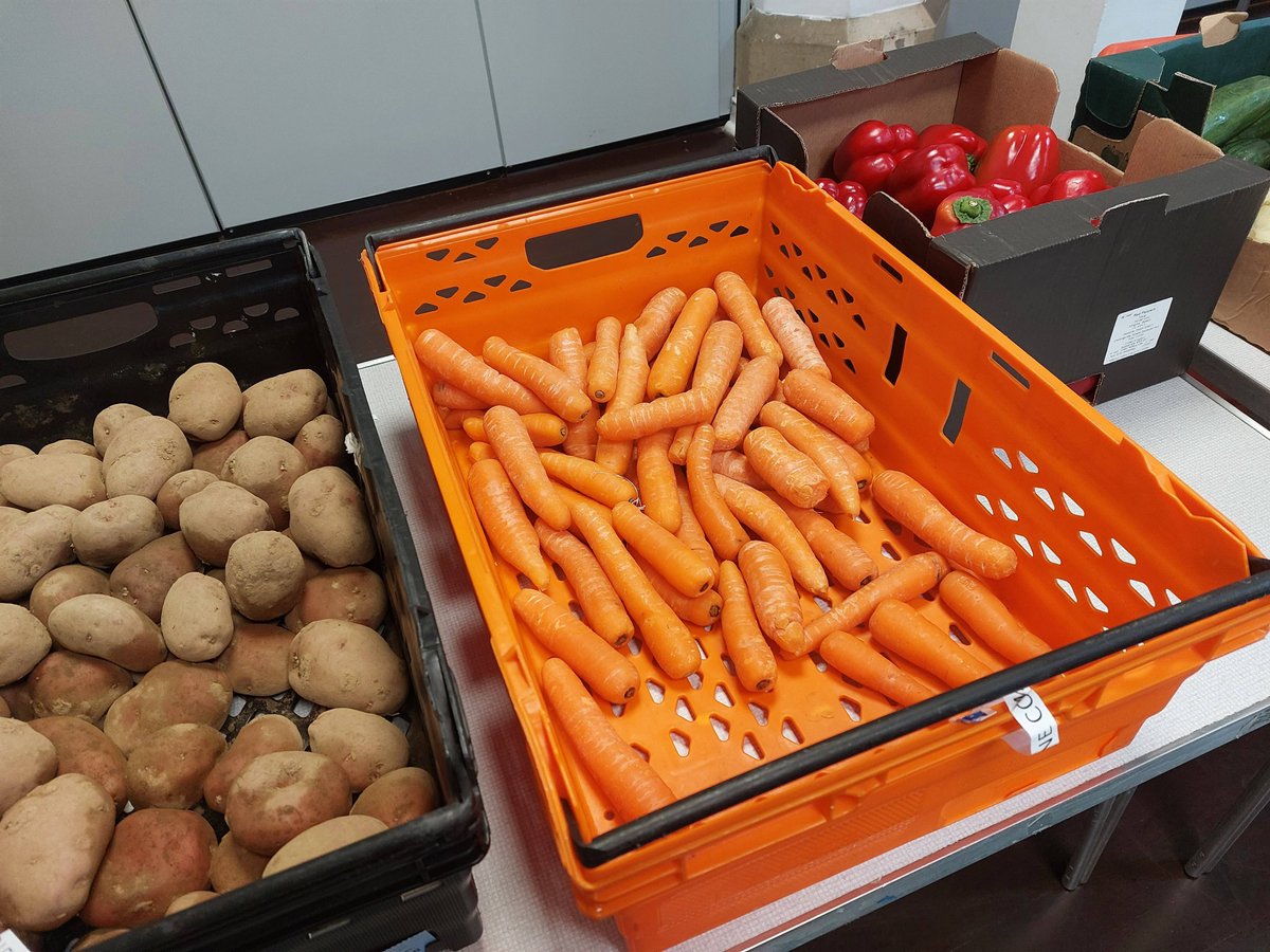 CornerstoneBH's tweet photo. Drop in to our Free Food Bank from 2pm today at Cornerstone for fresh veg, toiletries, bread, tins, jars, cereal, pasta + more - Anyone in need welcome! #Foodbank #Brighton #Hove https://t.co/L0hb8AbliJ