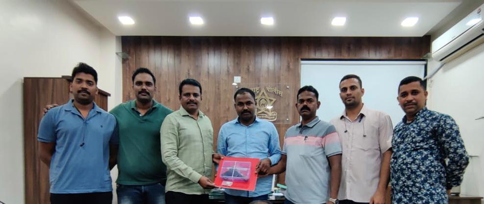RaigadPolice's tweet photo. स्थानिक गुन्हे अन्वेषण शाखा, रायगड यांची उत्तम कामगिरी..
“ बेकायदेशीर गावठी कट्टा तसेच काडतूस विक्री करणा-या इसमांस केले जेरबंद ”
अधिक माहिती करिता कृपया प्रेसनोट पहा....
#Good_Work #Police_Team https://t.co/sTNbM2Smh3