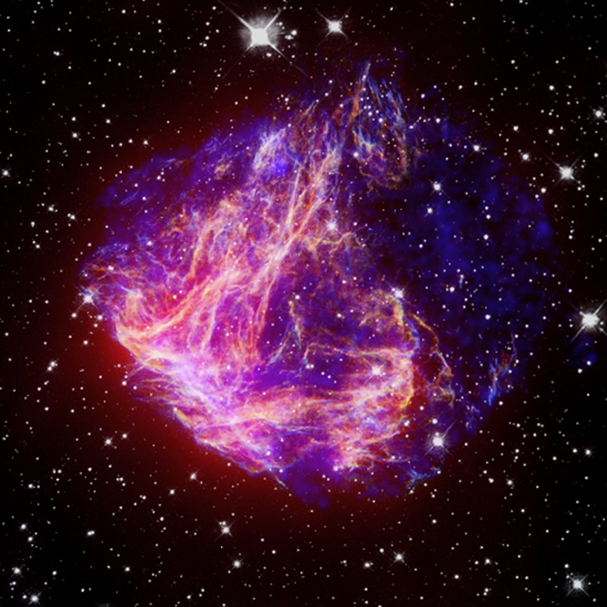 chandraxray's tweet photo. About 75 light years across, N49 is the brightest supernova remnant in optical light in the Large Magellanic Cloud. Filaments &amp; clumps of material seen throughout the remnant are debris from the stellar explosion with temperatures ranging from thousands to millions of degrees. https://t.co/RCDywWoCMg