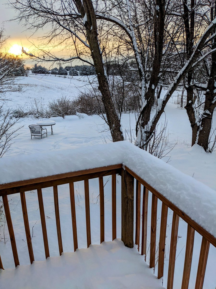 HowGen's tweet photo. I'd say we got an inch or two of snow in the past 24 hours, wouldn't you? ❄️❄️❄️ #mowx #boonecounty https://t.co/BkrMY4dKTb