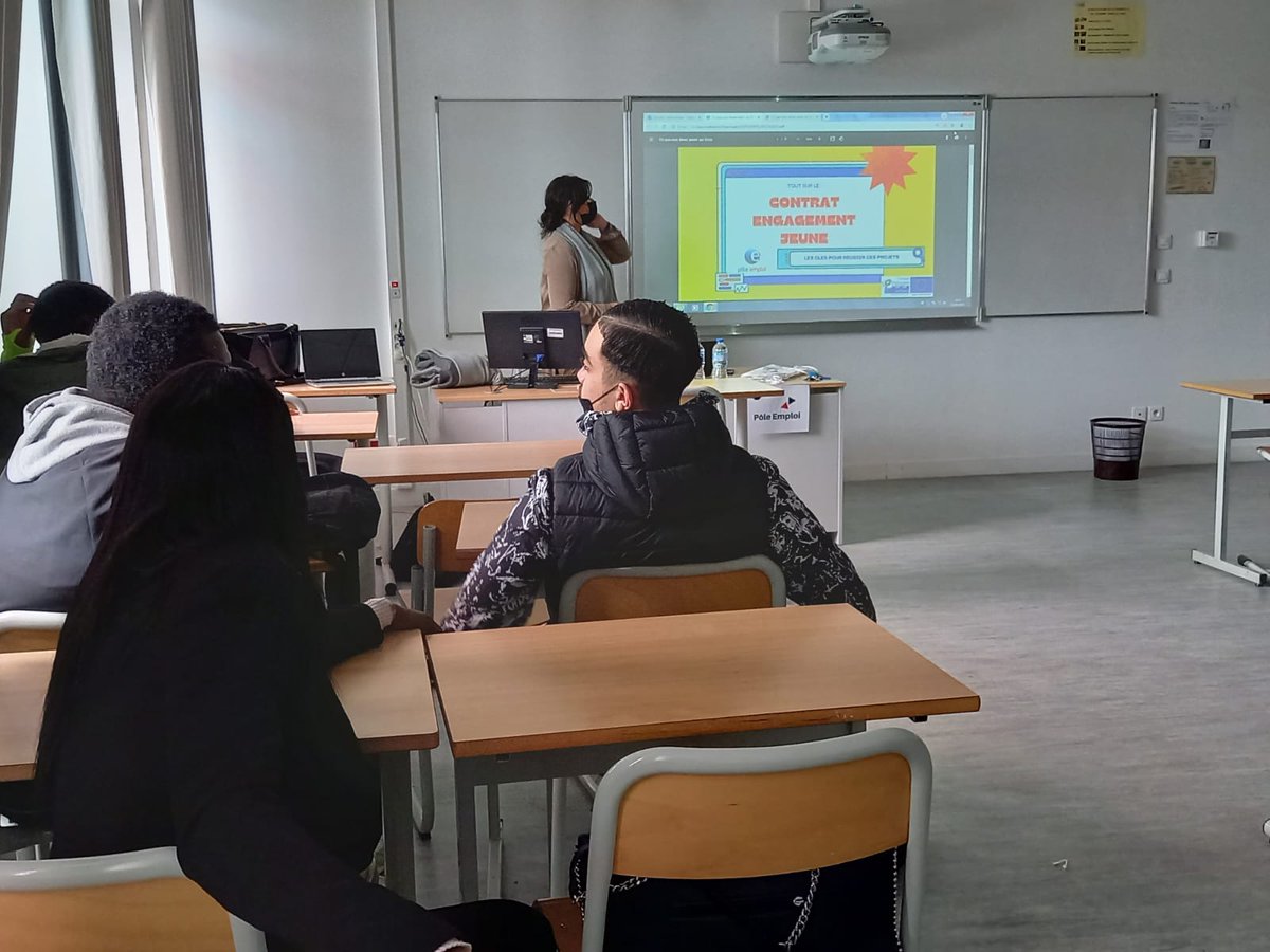 Vanessa06269713's tweet photo. Cet après-midi, le Pôle emploi d'Epinay rencontre des jeunes bacheliers du lycée polyvalent Louise Michel d'@epinaysurseine, pour une présentation des métiers en tension, et les informer sur le dispositif du Contrat d'Engagement Jeunes ! #1jeune1solution #CEJ  #jeunes #poleemploi https://t.co/O44sLujrO6