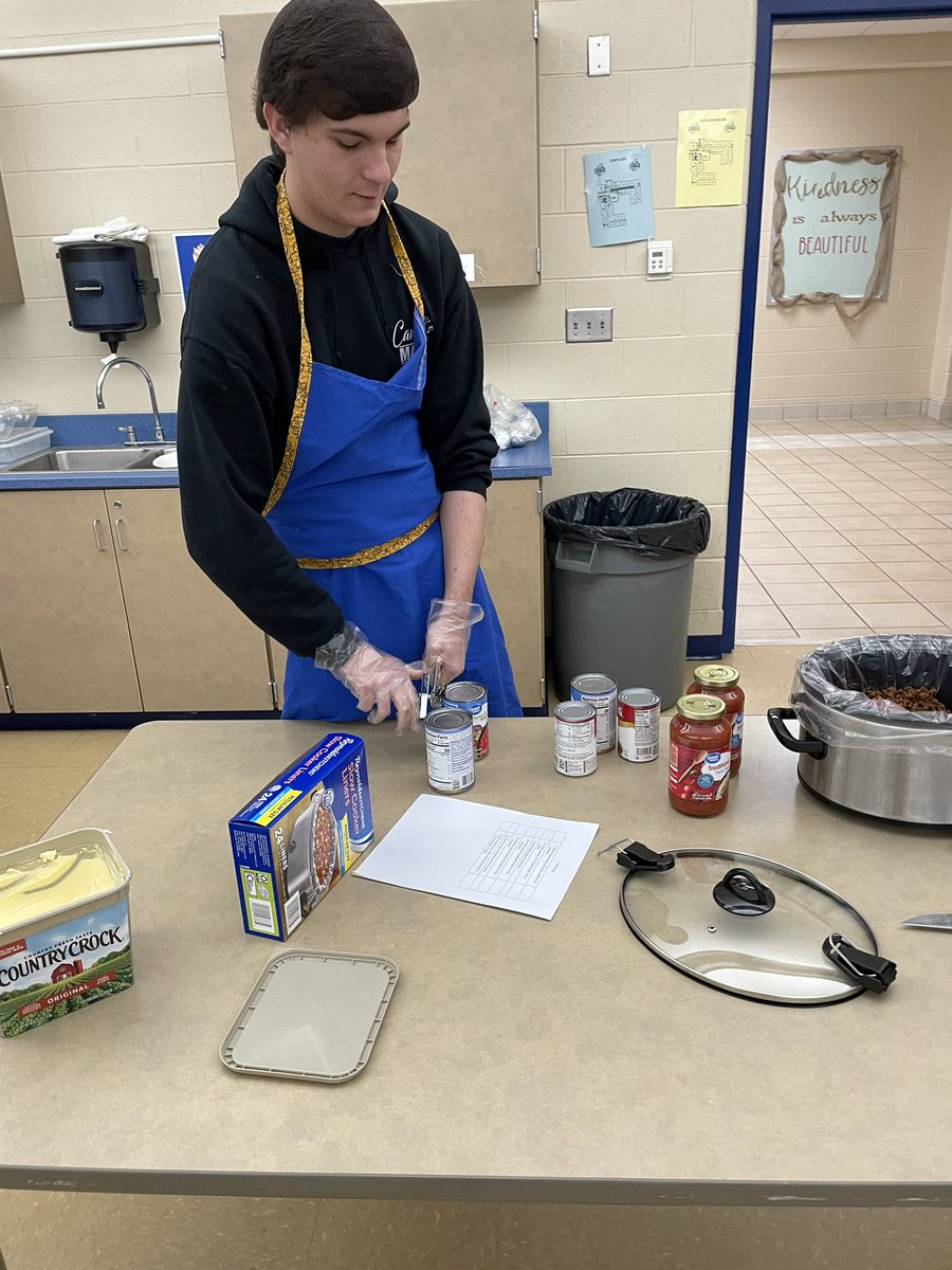 PHSelectricway's tweet photo. Thank you to Mr. Guthrie for helping out today in Electric Cafe! https://t.co/iNqtOf6JDL