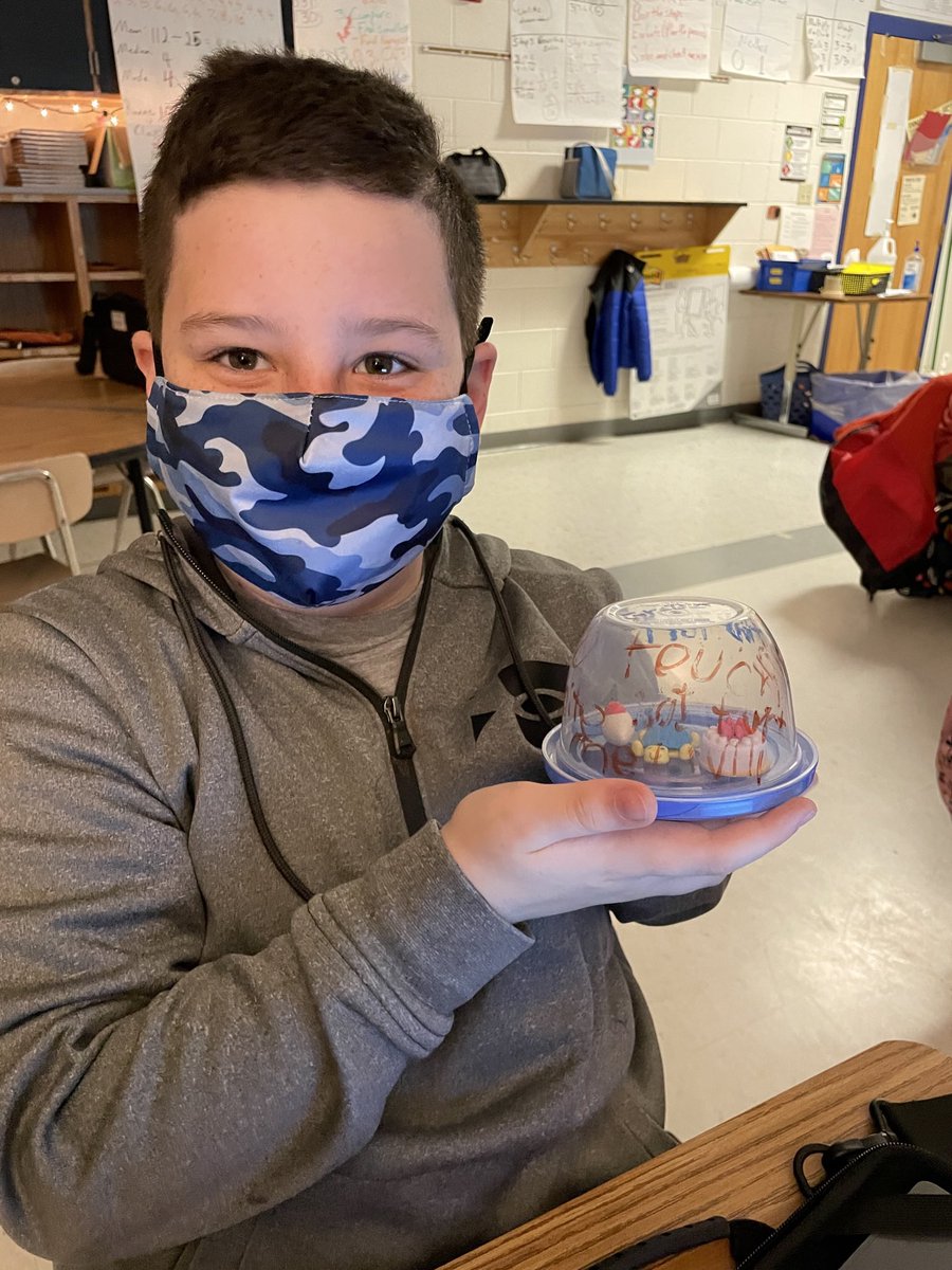 SparrowRoadInt1's tweet photo. Mr. Riffle’s class looks forward to taking care of their Desk Pets!  It takes a lot of responsibility and they are prod to show them off! #bebraveSRI @cpschoolsva https://t.co/MXyyvFoIJo
