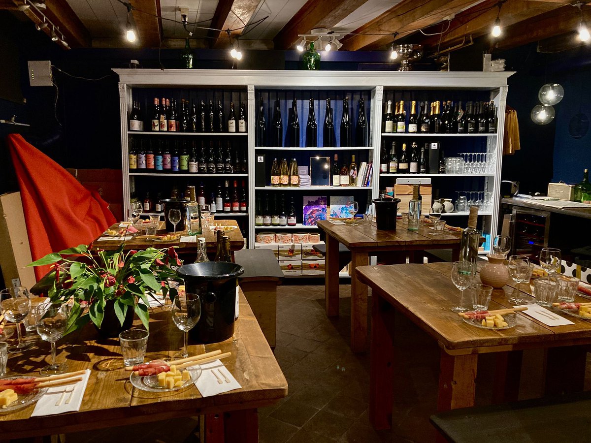 DesignWijn's tweet image. We zijn open voor de Nederlandse wijnproeverijen in Amsterdam!
Kom jij binnenkort langs?
#nederlandsewijn #wijnproeverij #Amsterdam #Speakeasy #designenwijn 

designenwijn.com/linktree