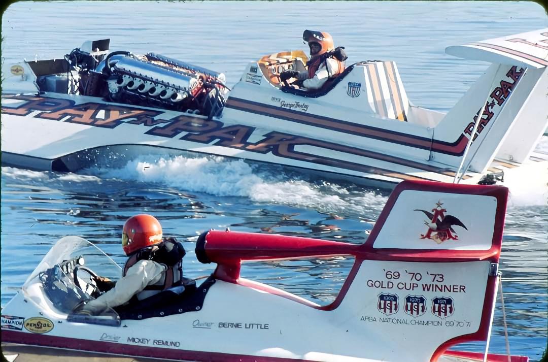 RSF_Motorsport's tweet photo. George Henley, U-1 Pay 'n Pak and Mickey Remund, U-12 miss Budweiser.
APBA Unlimited Hydroplane Championship Stage (Lake Washington, Seattle), 1975.
#Powerboat #Hydroplane #LakeWashington #Seattle #Henley #Remund #U1 #PayNPak #U12 #MissBudweiser https://t.co/WZwIy8u1iZ