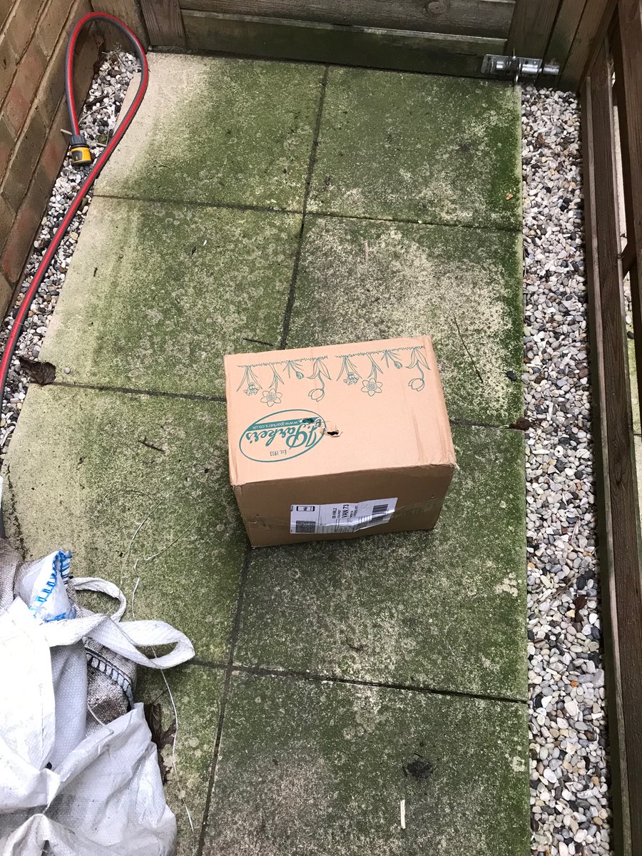 Nature_matters's tweet photo. Buying plants is a competitive marketplace. I chose to give @Jparkersbulbs a go. Alas, they use the cheapest and worst delivery firm @Hermesparcels who threw my package over a fence onto a concrete path damaging the contents. Will stick with @srkitchengarden from now on. https://t.co/pOvzPCiB9v