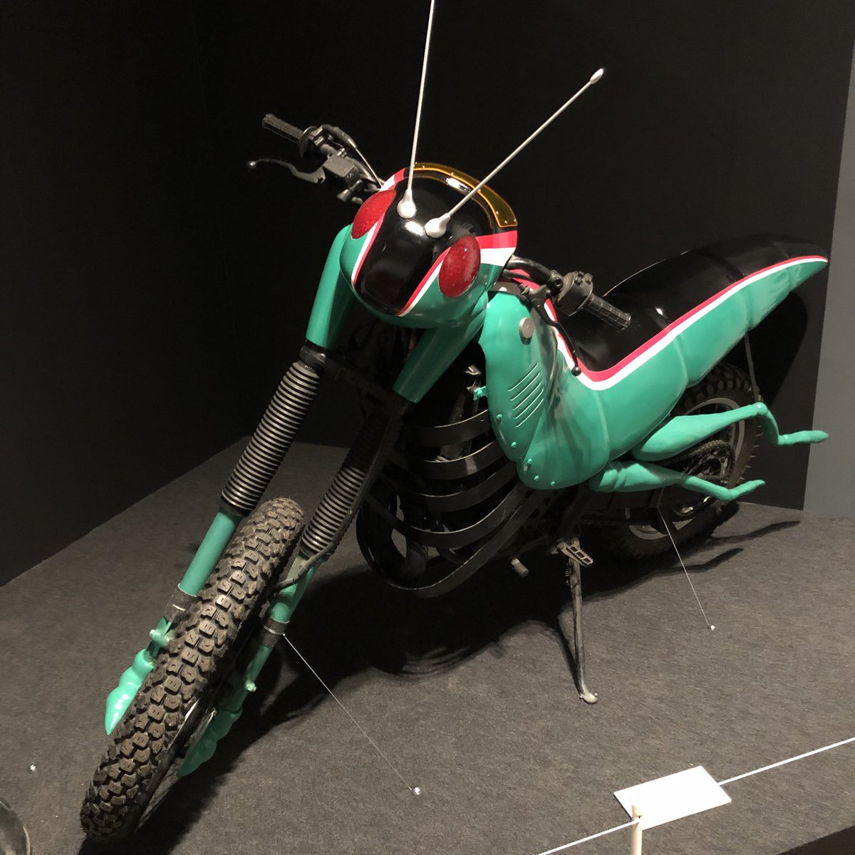 naotsu522's tweet photo. #SUZUKI #RA125 #RH250
バトルホッパーとアクロバッター意外にベース車の名残りあるんだな
#仮面ライダー展 https://t.co/j0gzdYRrUO