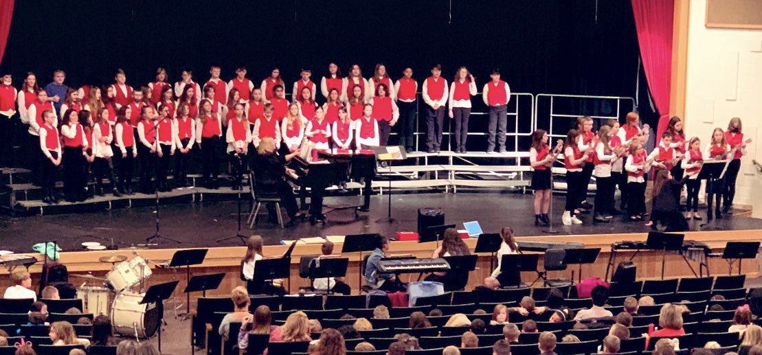 _kochs's tweet photo. Congratulations to EF Elementary 5th Grade Chorus on your outstanding performance of “Let’s Sing a Rainbow”last evening!! Ms. Kauffman and I are beyond proud!!🎶❤️🖤#EFproud #beautifulsingers #redvests https://t.co/30wb2QFegK