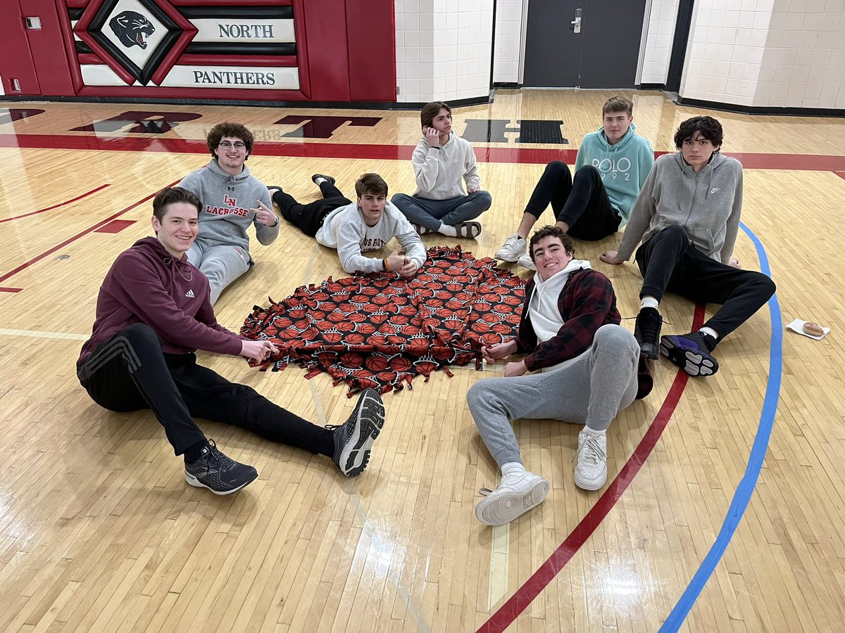 LN_FaithClub's tweet photo. Tie blankets!! (No Starbucks drinks were spilled on the blankets) https://t.co/cuZudv5Jrf