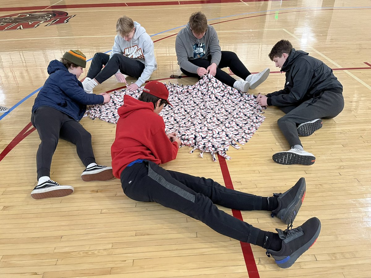LN_FaithClub's tweet photo. Tie blankets!! (No Starbucks drinks were spilled on the blankets) https://t.co/cuZudv5Jrf