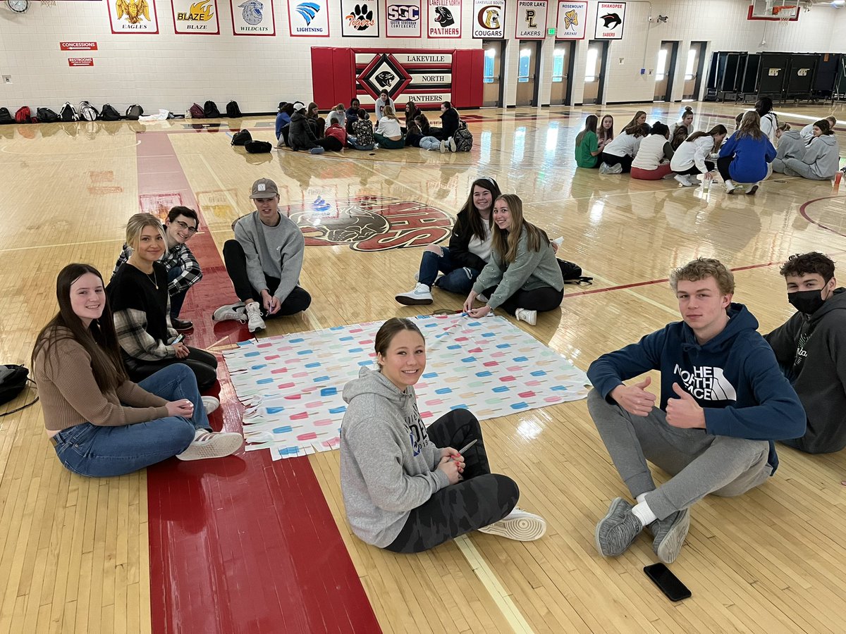 LN_FaithClub's tweet photo. Tie blankets!! (No Starbucks drinks were spilled on the blankets) https://t.co/cuZudv5Jrf