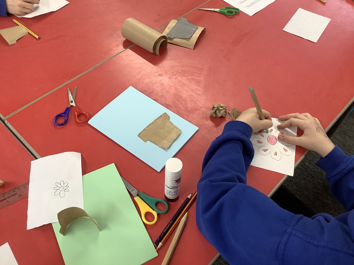 llanrhidianp's tweet photo. Liquids and Plasma creating a card for someone special during Fun Friday. #LlanExp #LlanRE #LlanFun #LlanPysgodyn https://t.co/77Q3Evb6ld