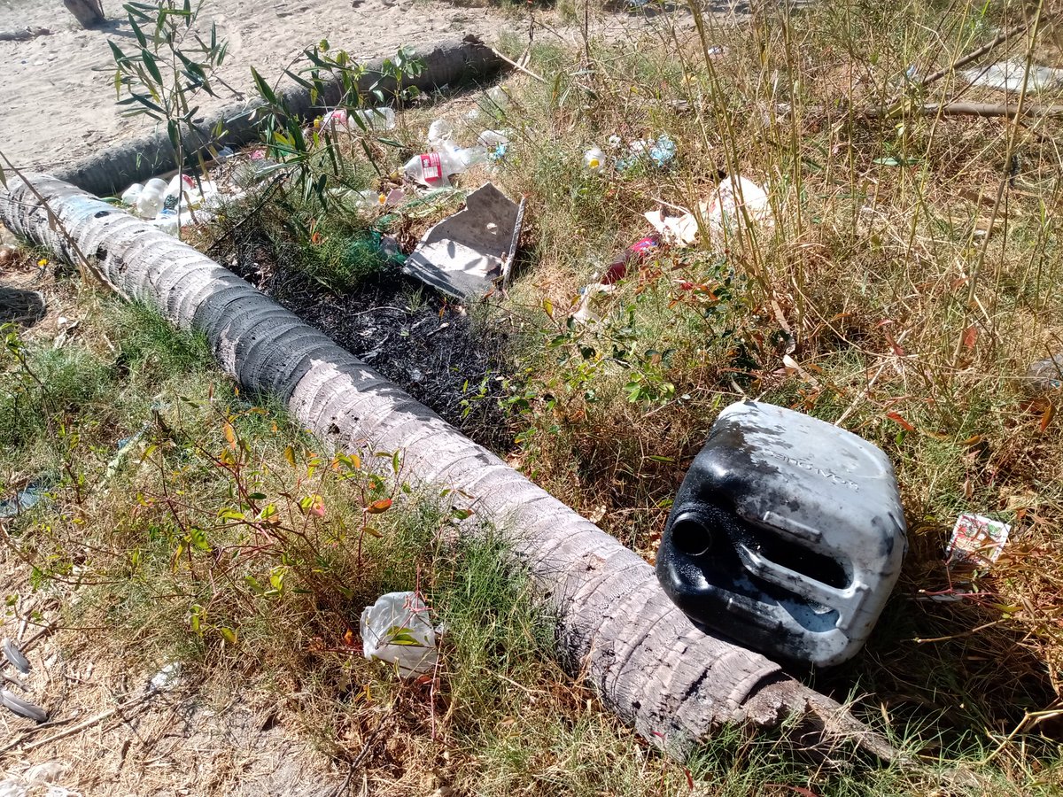 andreas__bross's tweet photo. Por que no me contestan @ParquesColombia? Ustedes deberían estar interesados en saber que botaron petróleo en una RESERVA NATURAL de su país. 
 @MagdalenaGober @QHuboMedallo @elespectador @NoticiasCaracol 
#colombiangirls #Colombianos #ColombiaTieneFuturo https://t.co/7RmaZMua4u