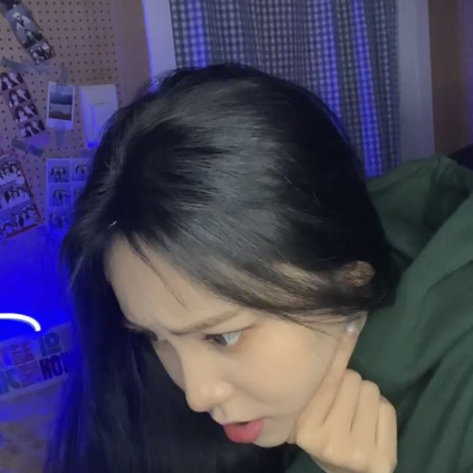 hourly jinsoul (@hourjinsoul) on Twitter photo 