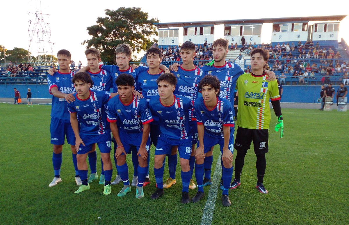 LigaEcilda's tweet photo. Mas allá de que ya hicieron historia pasando de fase, arrancaron el torneo con un sueño que aun sigue intacto..

Por eso y más que nunca ..
🗣Vamooo los Pibeeee🤙

Sub 17
🗓 Sábado 12
🏟 Casto Martínez Laguarda 
⌚ 20.00

 🆚️ #Canelones 

🔵🔴 #SanJoseInteriorSomosTodos https://t.co/HjBvZH2Zuw