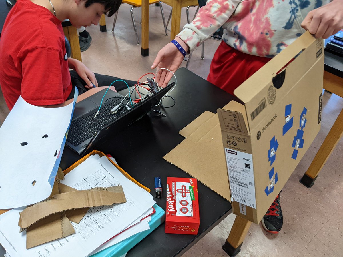 Super cool stuff going on in @NRMinning's class - Ss are learning about circuits and conductive/non-conductive materials by inventing their own Operation games. Problem solving and design thinking in action! #WeAreNR