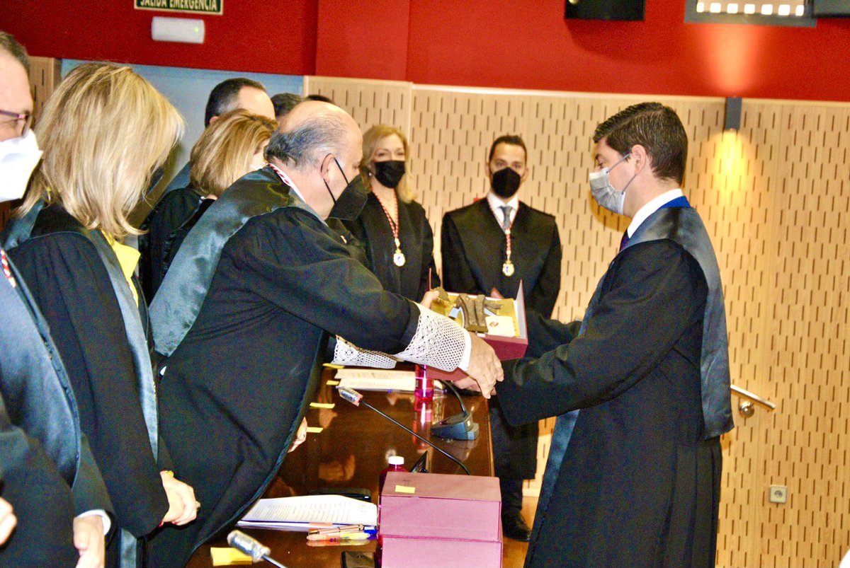 Gracias <a href="/ICAMURoficial/">ICAMUR</a> por el reconocimiento a mi labor como miembro de la Junta de Gobierno. 

Siempre es un placer, un honor y un orgullo que te muestren tanto cariño