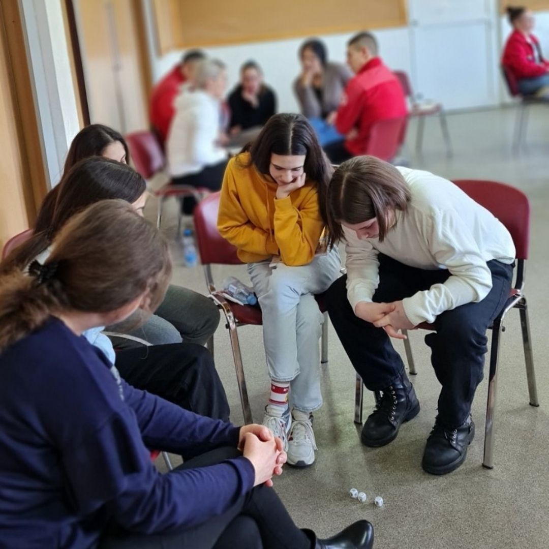brimmunication's tweet photo. Sjajna energija na treningu - Timski rad, u saradnji sa Crvenim krstom Vojvodine. 🙂 https://t.co/Er7bPAftnn