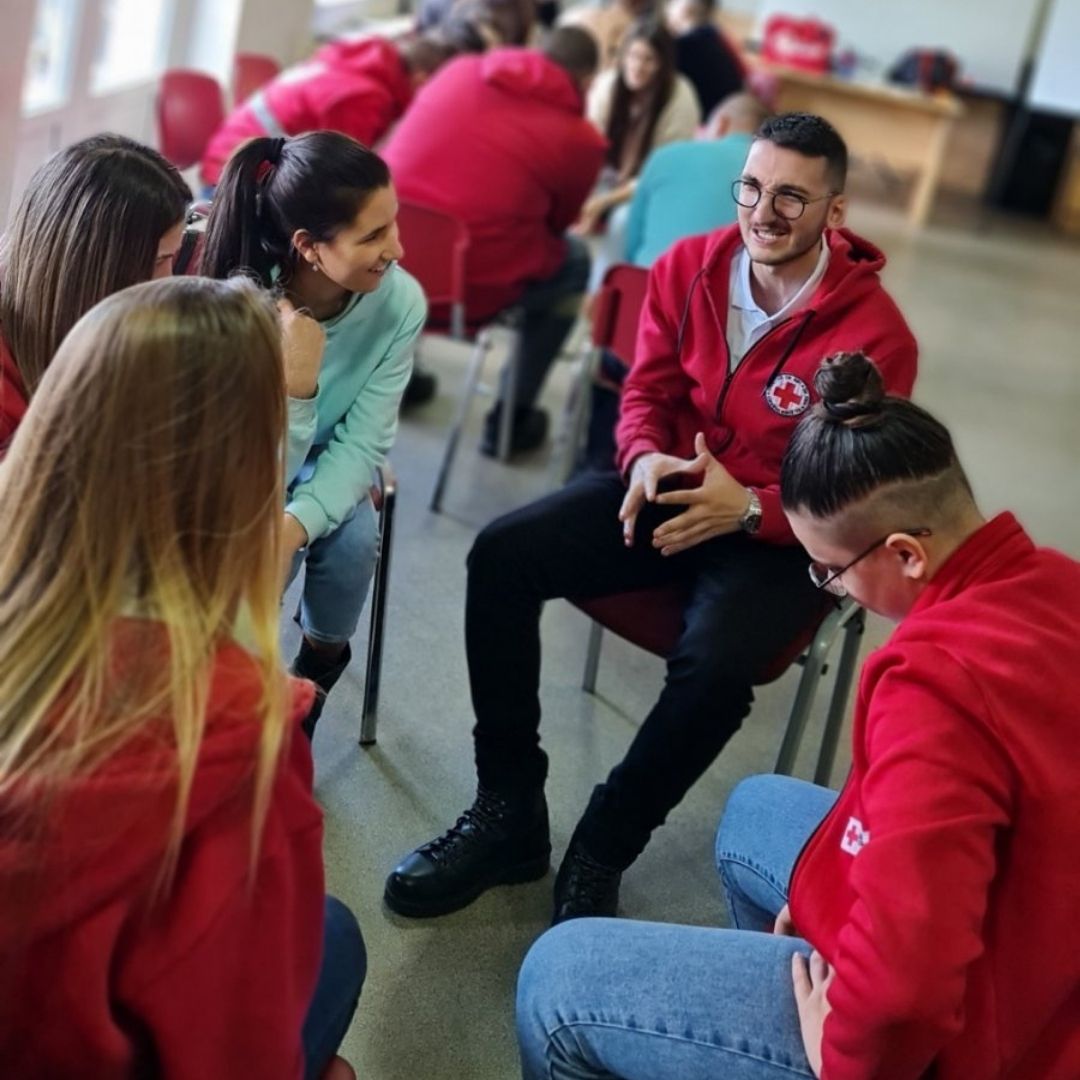 brimmunication's tweet photo. Sjajna energija na treningu - Timski rad, u saradnji sa Crvenim krstom Vojvodine. 🙂 https://t.co/Er7bPAftnn