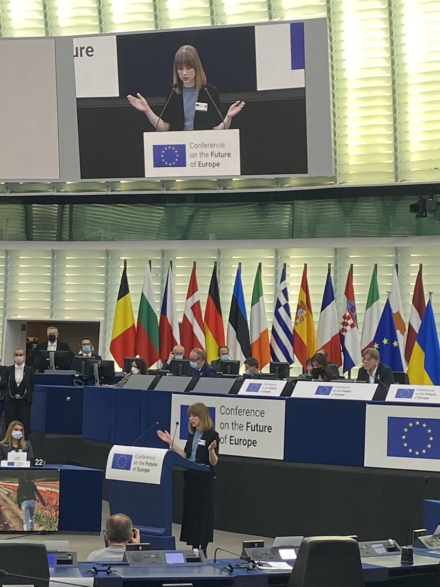 Bewogen en ontroerende oproep om te helpen van afgereisde Oekraiense parlementsleden oa mevrouw Boriak bij het debat in de plenaire bijeenkomst van de Conferentie over de toekomst van Europa @CoFuEU over het onderwerp Europa in de Wereld #KijkopEuropa