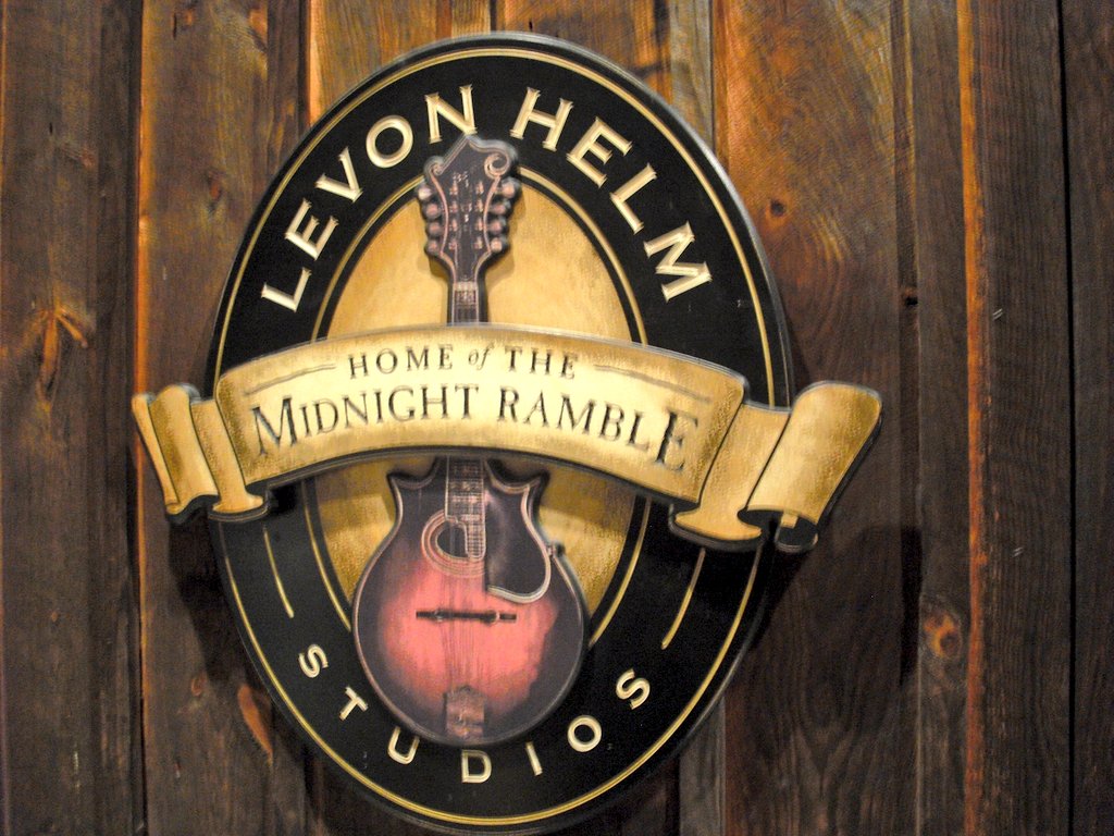 Lincolnmaster's tweet photo. #OTD 6 years ago, Friday March 11,2016, Sawyer Fredericks performed @ #iconic  @LevonHelmRamble  An unforgettably special night in #Woodstock for a full barn, family of fans and fans of a family.💙🎶 #rtItBot #music #family #TeamSawyer #fridaymorning
https://t.co/hpDkax0c6h https://t.co/R18y3Erlta