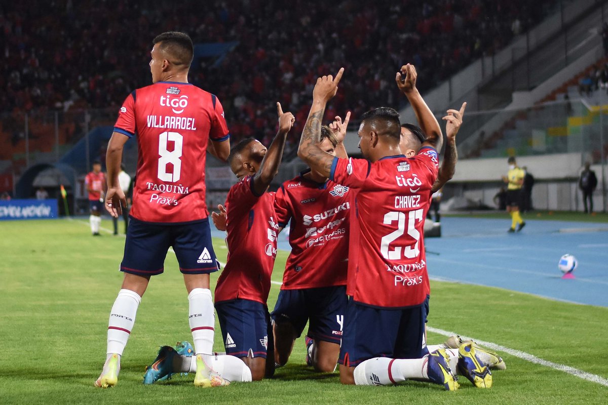 #CopaSudamericana 🏆 Goleada de <a href="/WilstermannCD/">Club Deportivo Jorge Wilstermann</a> 🇧🇴 4-0 ante <a href="/ClubGuabira/">Club Guabirá Oficial</a> 🇧🇴. Goles de <a href="/sanguinettiii/">Javier Sanguinetti</a> y Andrés Chávez, quienes fueron titulares junto a @santieche22. Cristian Chávez ingresó a los 70'