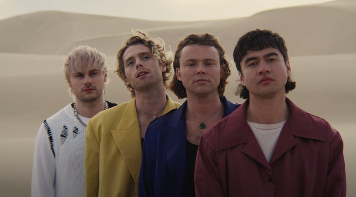 OHSO5SOS1's tweet photo. First time drawing anything but decided to try in spirit of #COMPLETEMESS #StreamCompleteMess #5SOS5 https://t.co/nFqBAUk48f https://t.co/ShUcgGQzKI