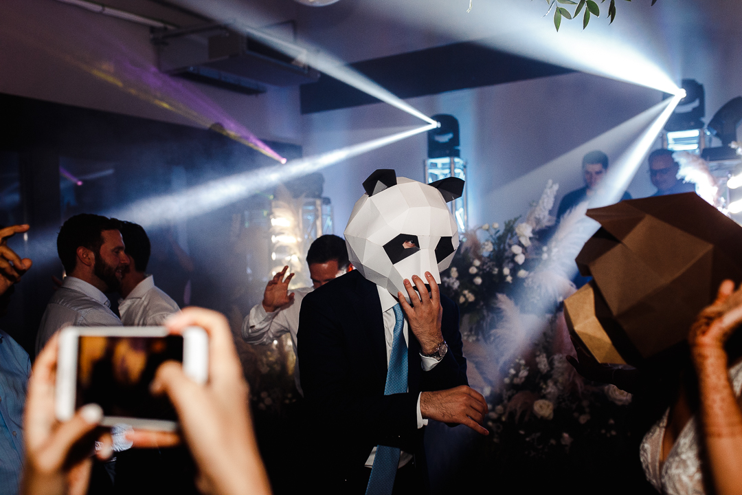 eheseasnpv's tweet photo. Alex Muñoz, presidente de @EHESE, es el fundador de @exeleventos  y nos cuenta que trabajan, en exclusiva, para el sector de las bodas y lo hacen porque les encanta y les apasiona.

Fotos: @ForesterFoto 

#lasbodasnosunen  #yosoyehese #niehesenaiz #djbodas https://t.co/rwMvTzM9Xg