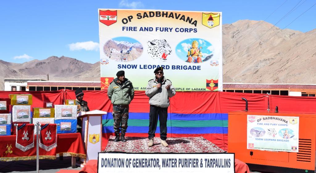 firefurycorps's tweet image. Reaffirming deep bonds &amp;amp; resolute commitment towards people of Ladakh #SnowLeopardBrigade provided essential items to local population for survival in harsh winters #OpSadbhavana #IndianArmyPeoplesArmy #WeCare #ShiningLadakh 
@adgpi @NorthernComd_IA @lg_ladakh @tashi_gyalson