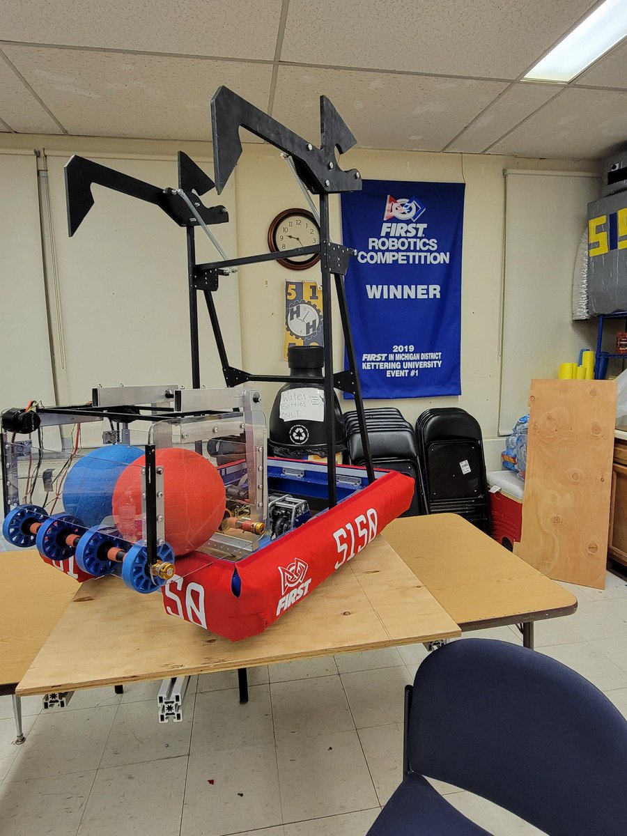 KearsleyCommSch's tweet image. Good luck to our Kearsley HS @FRC5150 Robotics team as they compete today at Kettering University in the FIRST Robotics district competition!   🐝#RapidReact #PrideTraditionExcellence