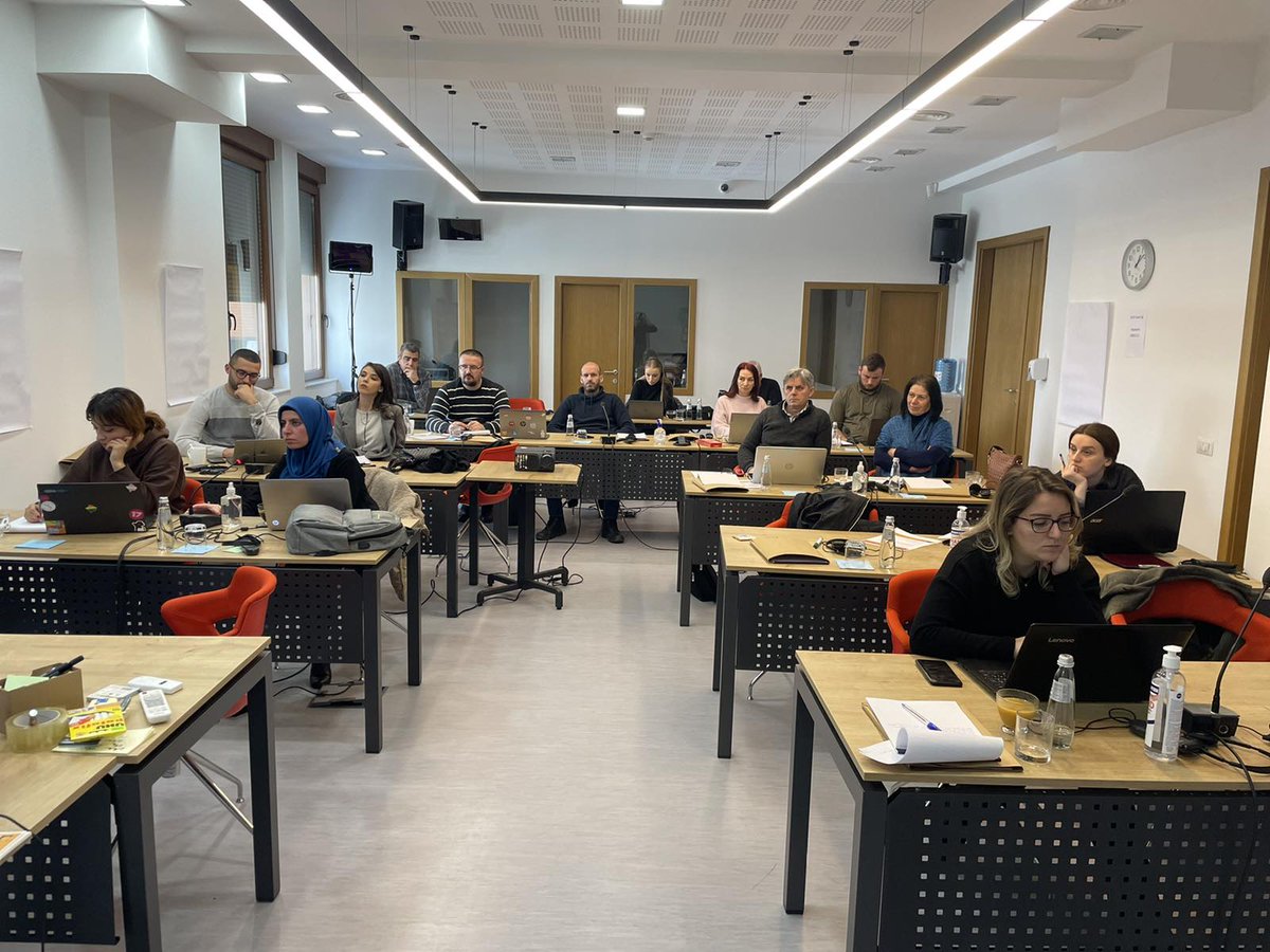 KCSFoundation's tweet photo. 🔗 “Përdorimi i mjeteve të ICT-së për Organizatat e Shoqërisë Civile” ishte tema e trajnimit të radhës, që u përmbyll sot dhe iu dedikua pjesëmarrësve të Shkollës për Aktivizëm në KCSF. Ky trajnim dy-ditor ofroi një qasje praktike të aplikimit të mjeteve të ICT-së. #KCSF https://t.co/6NuHCOTYVN