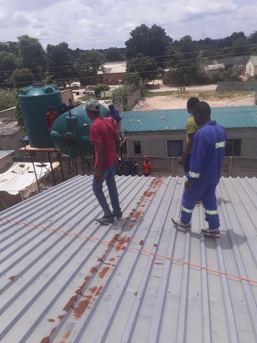 WisdomNyama's tweet photo. Members of @YoungPeopleMul1 doing water supply.We power one of the biggest water supply mechanism for income generating projects in Epworth.The whole was done by the youth including women and girls.@NLinZimbabwe @euinzim @ICA_AFRICA1 #GCE #Replication @OpenlyBlack_ #YPMCS https://t.co/EDIbjm3sGq