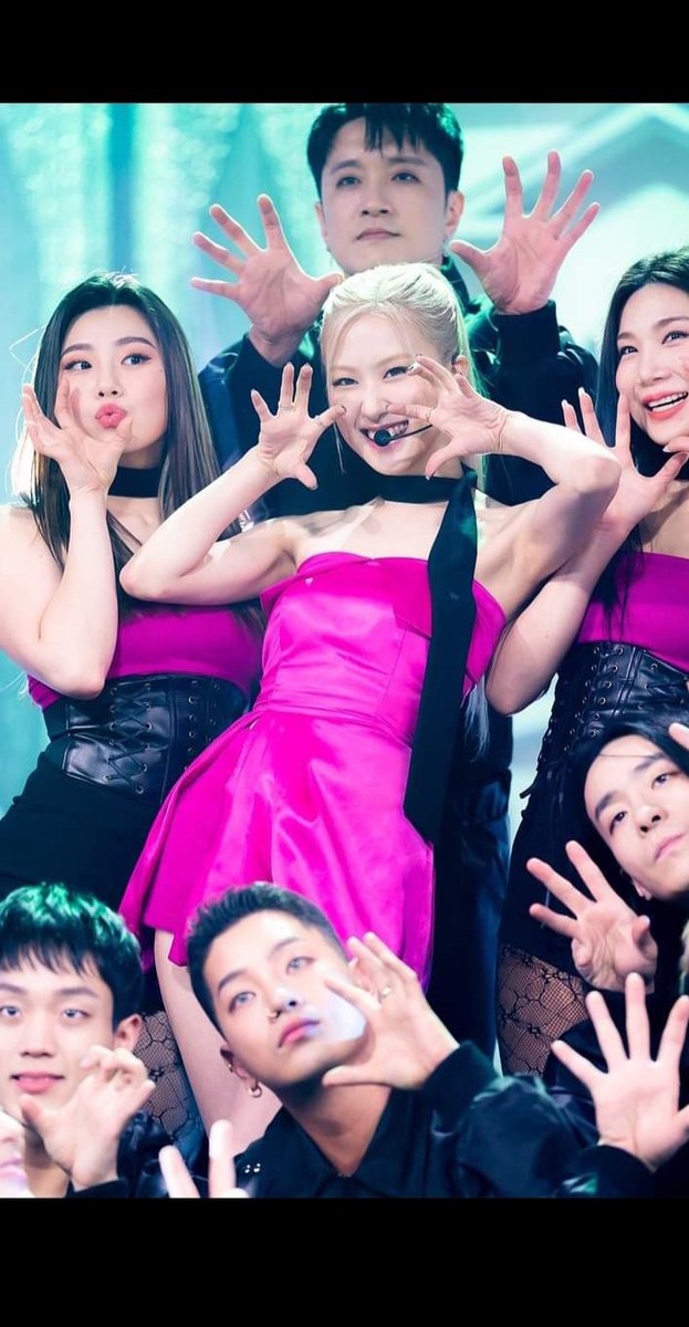 nhuhien08_08's tweet photo. Mới đây mà đã một năm rồi ư
SOLOIST ROSÉ ANNIVERSARY
#OneYearWithR
#R러뷰_로제솔로_1주년 https://t.co/L2Jv1flIPL