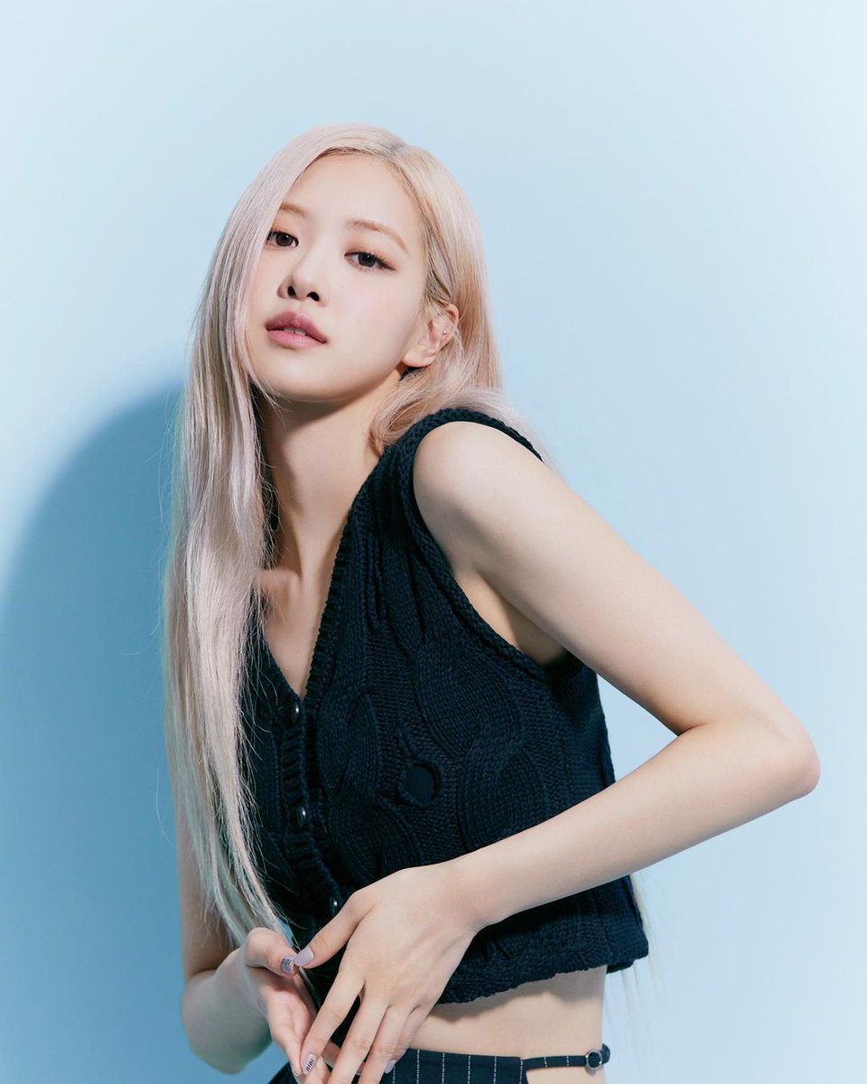 BlackPi90549854's tweet photo. SOLOIST ROSÉ ANNIVERSARY
#OneYearWithR
#R러뷰_로제솔로_1주년 https://t.co/aUruTeVK8o