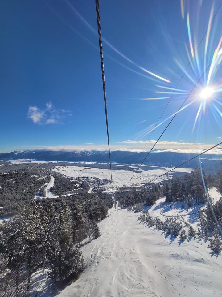 FrenchMountains's tweet photo. #ViewsLikeThese @LesAnglesSki #FrenchPyrenees
📸 @victordiscovery https://t.co/VMfOPufUuV