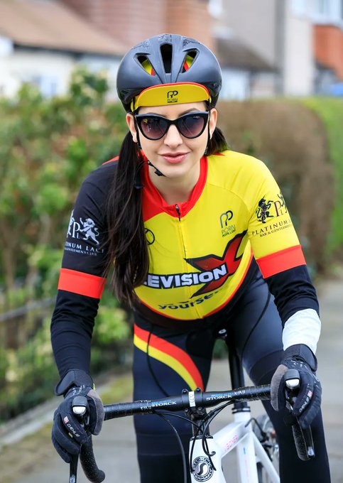 GET A GIRL WHO CAN DO BOTH! 🚴&zwj;♀️😈 Which is your favourite? 🤔  https://t.co/GFrhQM473x https://t.co/N