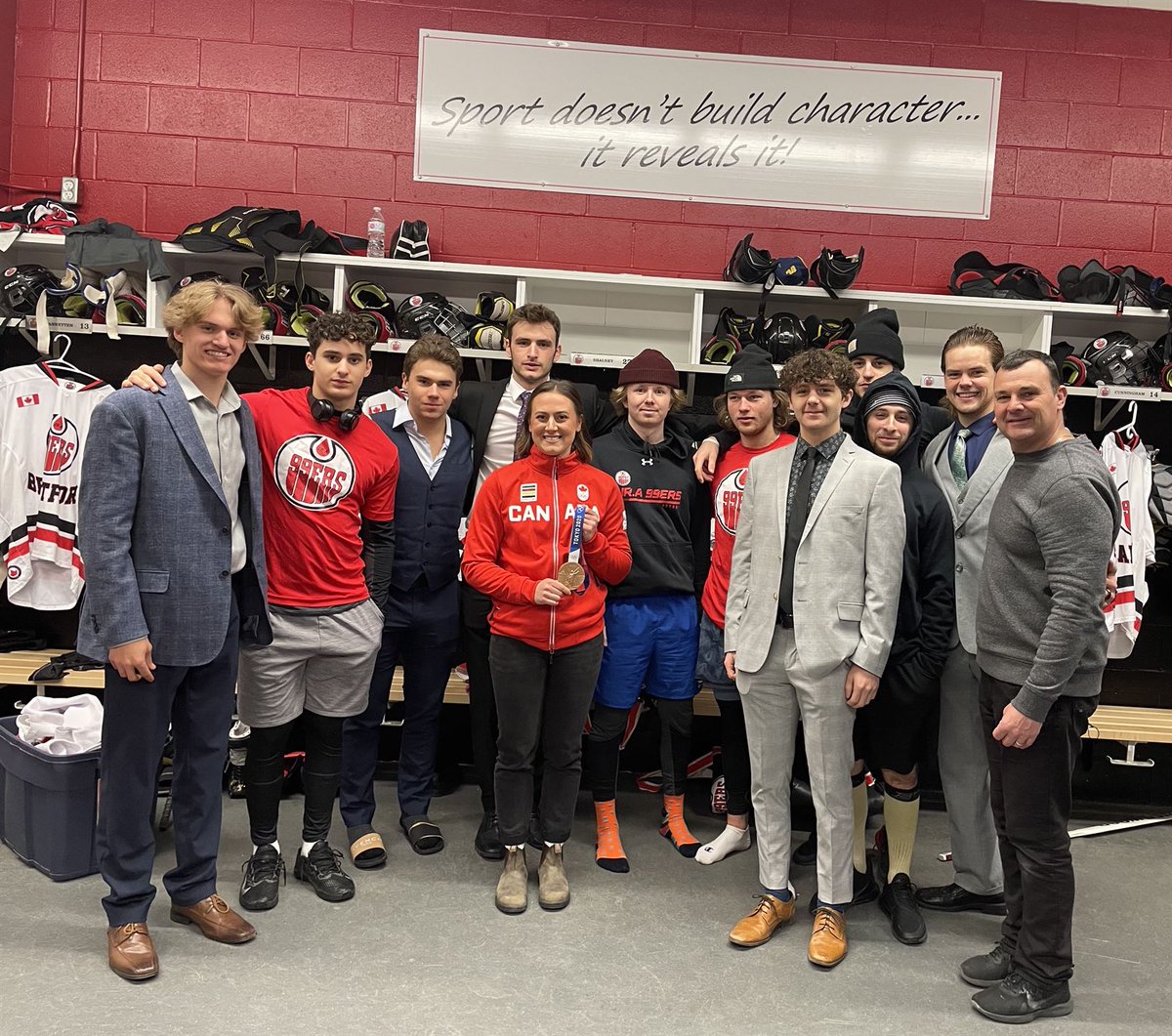 2020 Olympic softball medallist Erika Polidori (<a href="/erikapolidori/">Erika Polidori</a>) with the bronze during a visit with her hometown Brantford <a href="/OJHL99ers/">Brantford Jr. A 99ers</a> 

#leagueofchoice 
<a href="/SoftballCanada/">Softball Canada</a>
