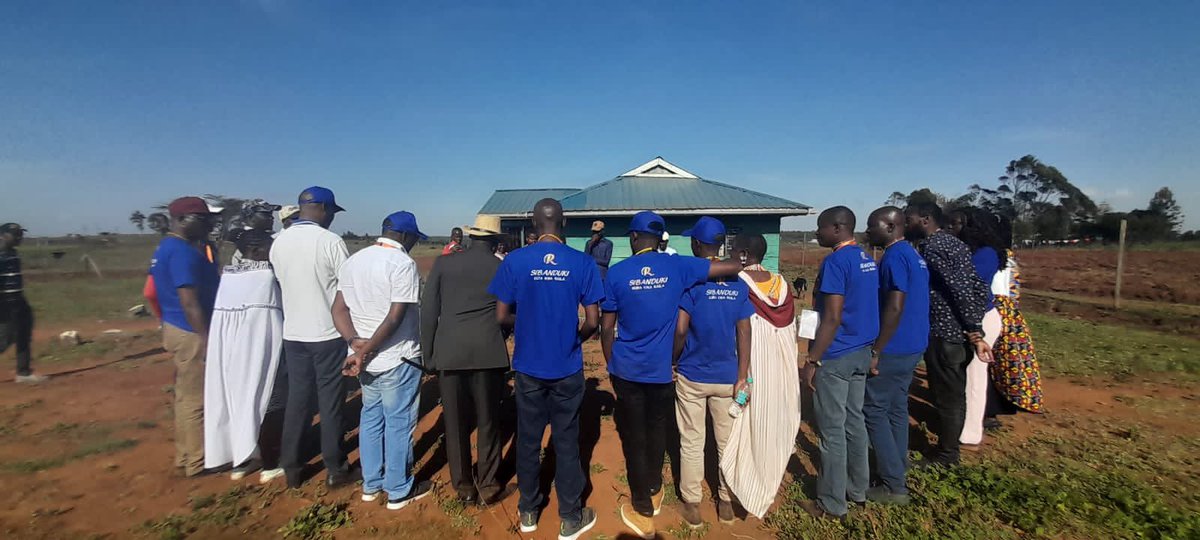 2022Sibanduki's tweet photo. We were able to apoint other grassroot leaders as Sibanduki’s and Baba’s point men on the grass root level. #Inawezekana #azimiolaumoja #sibanduki https://t.co/UjT9SS83KI