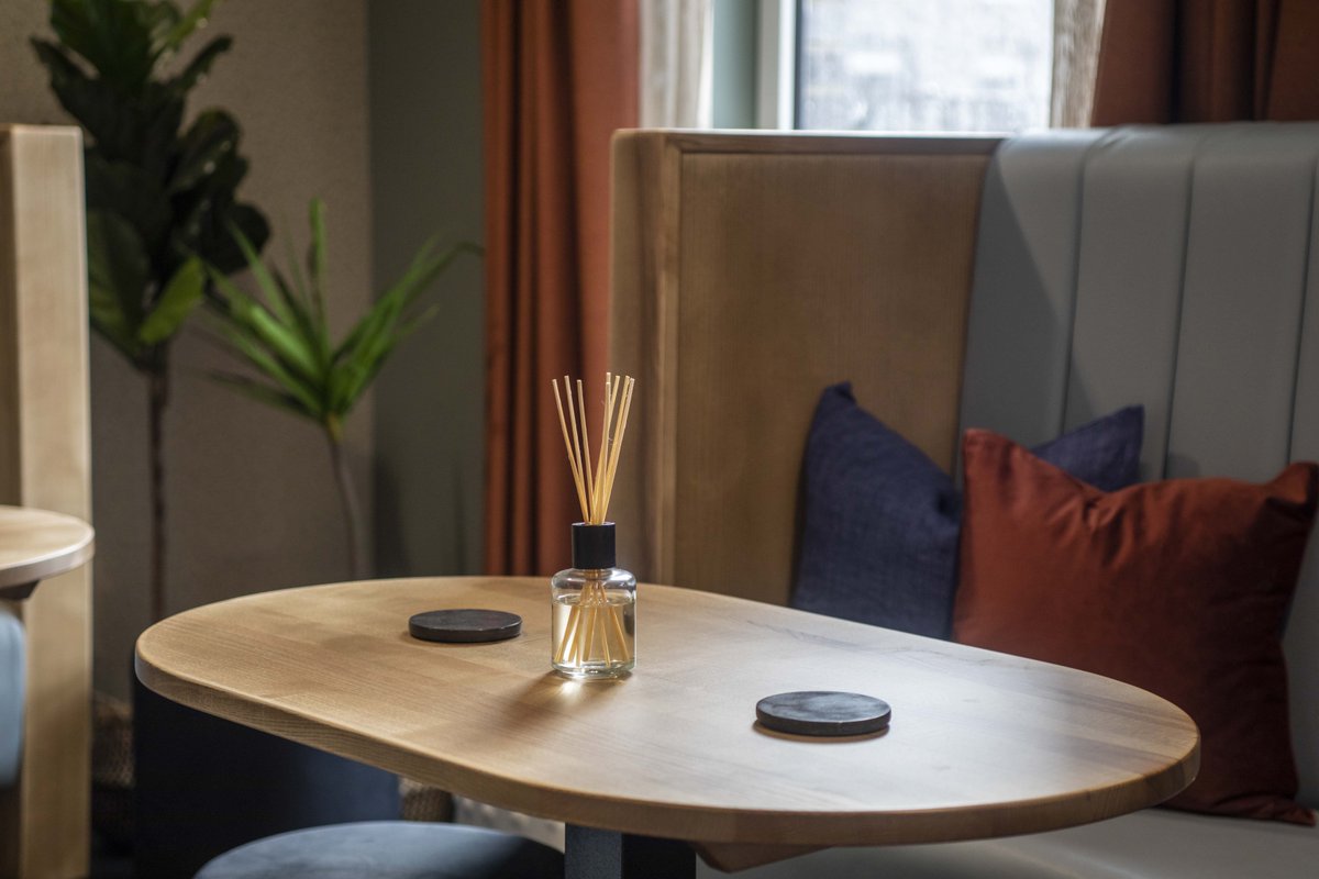 Annnnnd relax 🧘‍♀️

Our residence lounge is equipped with multiple spaces which makes WHF more comfortable, as well as a kitchen for those well-earned coffee breaks ☕

Check out more here 👉 hubs.li/Q015RlGy0

#manchester #salford #Musedevelopments #EnglishCitiesFund