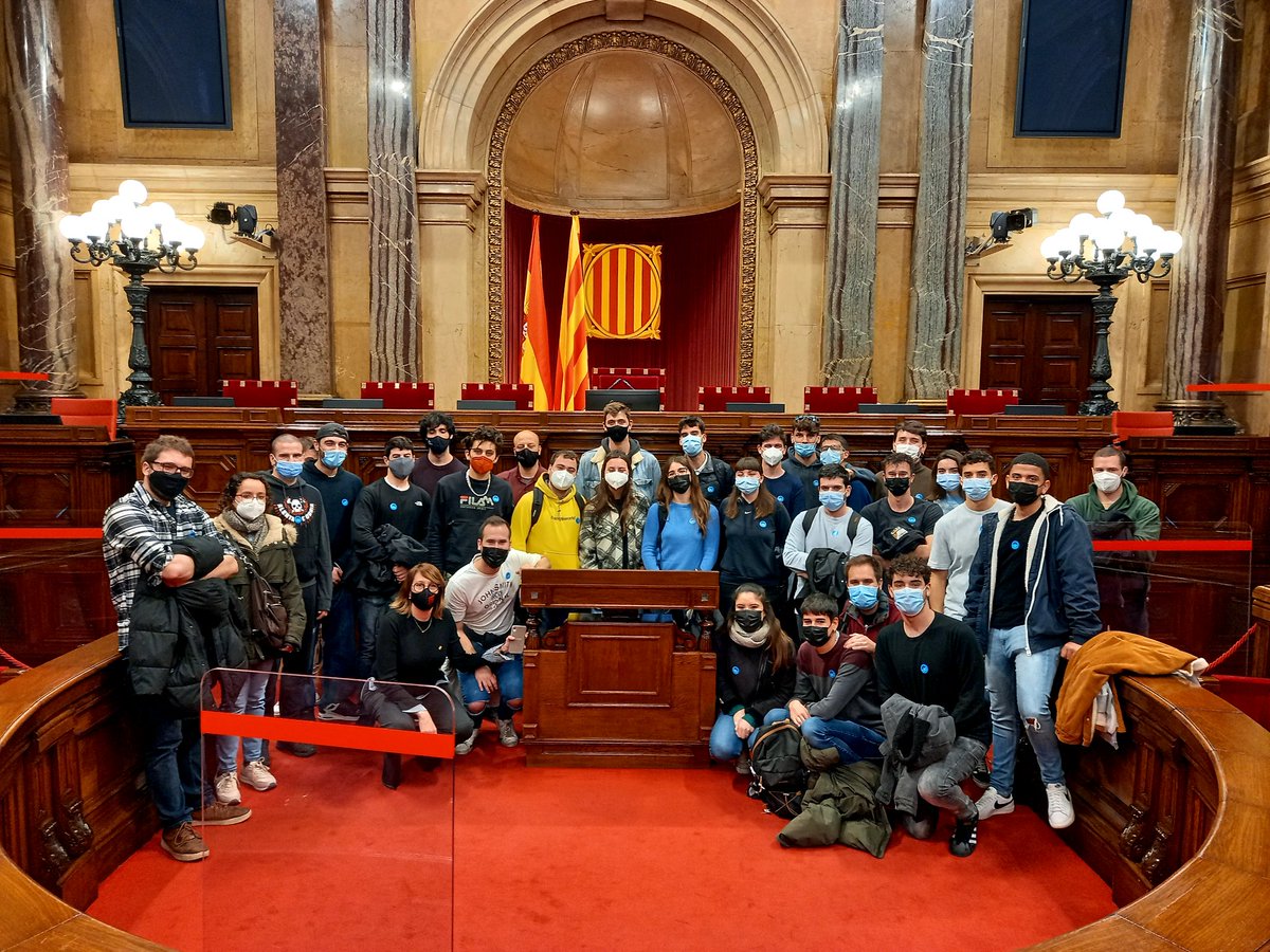 Avui hem fet la classe de Política Catalana al <a href="/parlamentcat/">Parlament de Catalunya</a>. Moltíssimes gràcies a la diputada <a href="/titonlailla/">Assumpció Lailla 🎗</a> per la visita! (I a en Rafael!) Tot a punt per la simulació de la setmana vinent... <a href="/PolitiquesUAB/">Facultat de Ciències Polítiques i deSociologia UAB</a>