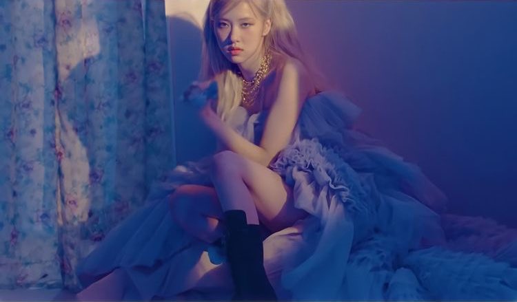 BPINKLATINO's tweet photo. Comienza a usar el tag y ht para  celebrar el aniversario debut en solitario de Rosé! 

SOLOIST ROSÉ ANNIVERSARY
#OneYearWithR
#R러뷰_로제솔로_1주년 https://t.co/E0QpbAf4WX