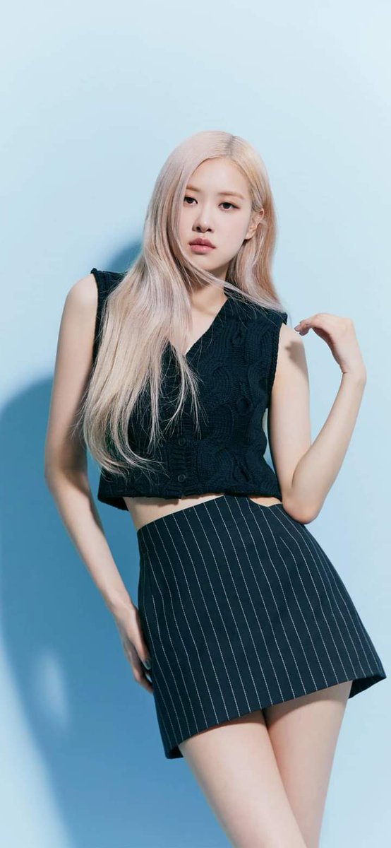 sarah47483996's tweet photo. SOLOIST ROSÉ ANNIVERSARY
#OneYearWithR
#R러뷰_로제솔로_1주년 https://t.co/QVYVS24Ktq