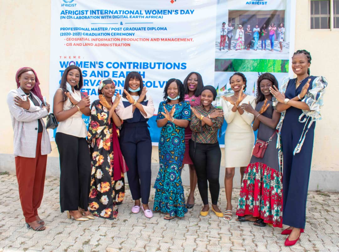 S_GHISLAIN's tweet photo. AFRIGIST celebrated #WomensDay . Women's contribution to GIS and Earth Observation in solving societal Issues. 
 Great  event
@AFRIGIST_  @DEarthAfrica #GIS #earthobservation #photogrametry  #gedsi #GenderEquity https://t.co/B9JB1gN0lB