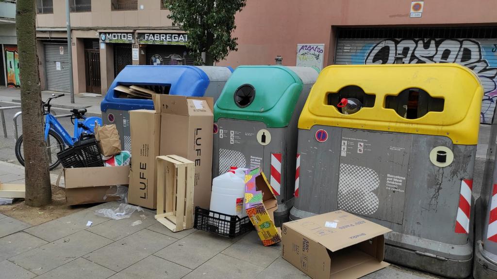 AFA DR.FERRAN I CLUA (@afaferraniclua) on Twitter photo 8:15 i les famílies trobem neta la zona de contenidors.Agraïm el canvi d'horari de la recollida, però és evident la rehubicació urgent davant l'incivisme(fotos 12 i 14h) <a href="/DrFerraniClua/">Escola Doctor Ferran i Clua</a>
#protegimlesescoles #congrésindians <a href="/BCN_SantAndreu/">BCN_SantAndreu</a> <a href="/StAndreuEnComu/">Sant Andreu en Comú</a>
<a href="/AdaColau/">Ada Colau 💜🌈🔻</a> #cuidembarcelona 8:15 i les famílies trobem neta la zona de contenidors.Agraïm el canvi d'horari de la recollida, però és evident la rehubicació urgent davant l'incivisme(fotos 12 i 14h) <a href="/DrFerraniClua/">Escola Doctor Ferran i Clua</a>
#protegimlesescoles #congrésindians <a href="/BCN_SantAndreu/">BCN_SantAndreu</a> <a href="/StAndreuEnComu/">Sant Andreu en Comú</a>
<a href="/AdaColau/">Ada Colau 💜🌈🔻</a> #cuidembarcelona