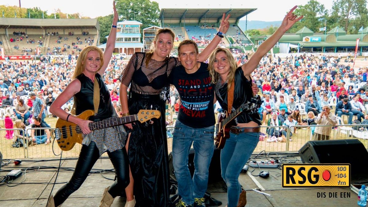 Die Suid-Afrikaanse trio, <a href="/SaarkieBand/">SAARKIE</a> gaan vanmiddag vir Derrich Gardner vertel hoekom jy 'n kajuit moet bespreek om saam met ons pret te hê 'Oppiwater'! bit.ly/3pWVbKR.

#Spitstyd